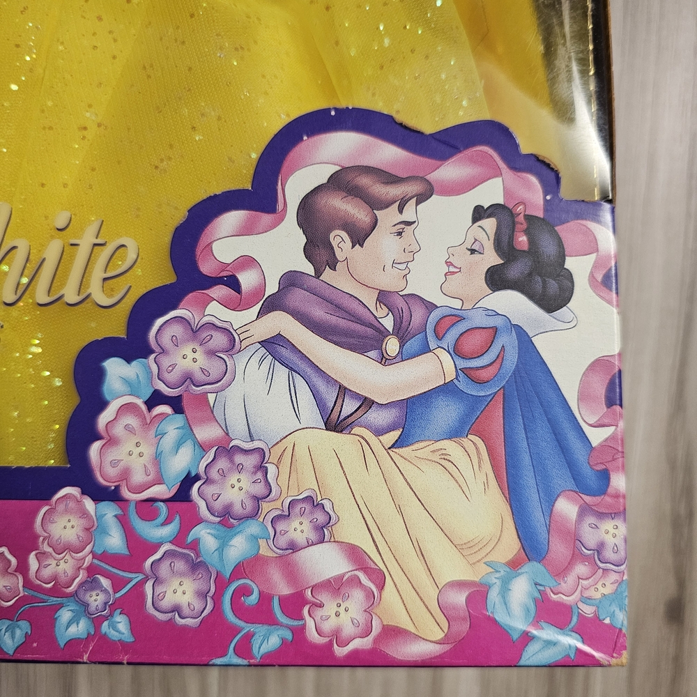 Vintage Disney Snow White Special Sparkles Collection Doll โ Mattel 1994 (#11832 - Picture 9 of 9